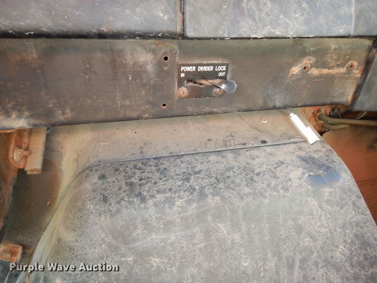 image for item DN1717 1993 International Navstar 4900  dump truck