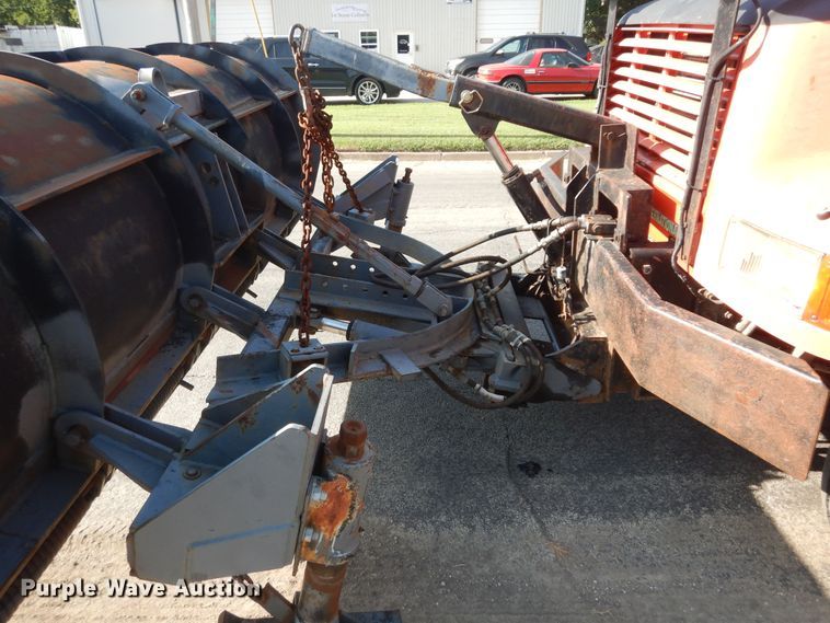 image for item DN1717 1993 International Navstar 4900  dump truck