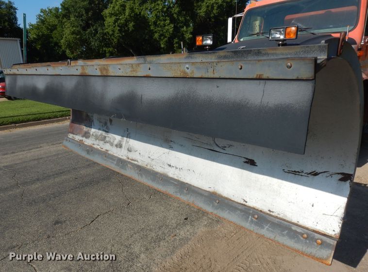 image for item DN1717 1993 International Navstar 4900  dump truck