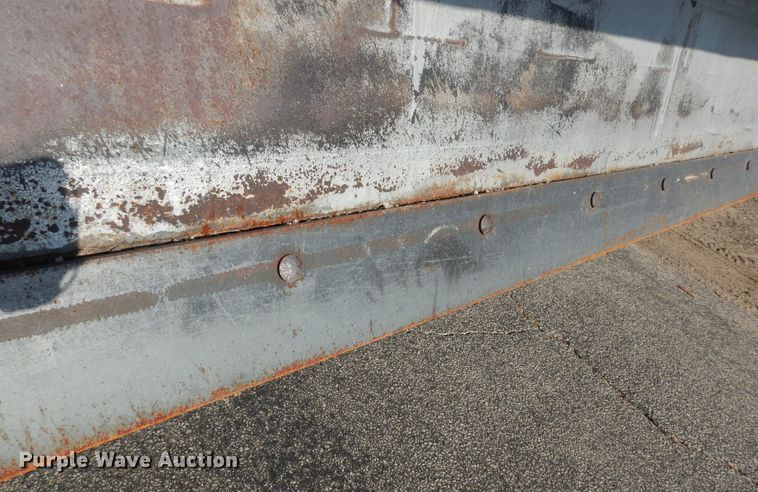 image for item DN1717 1993 International Navstar 4900  dump truck