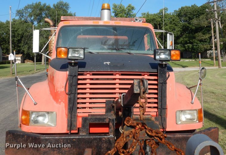 image for item DN1717 1993 International Navstar 4900  dump truck