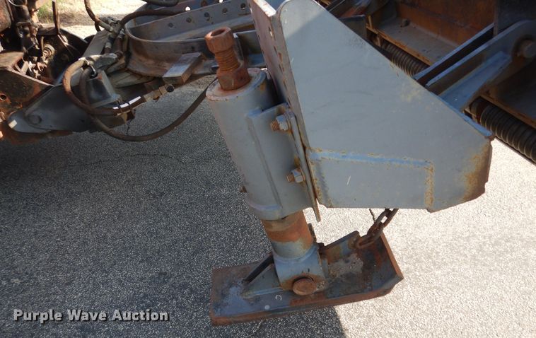 image for item DN1717 1993 International Navstar 4900  dump truck