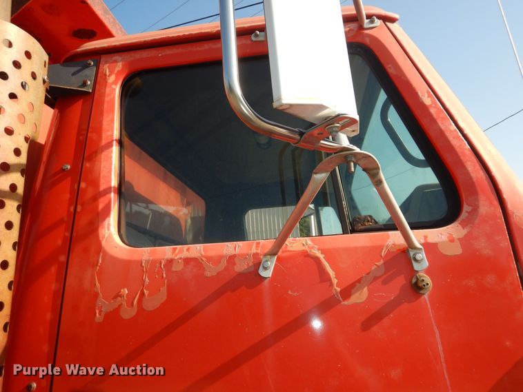 image for item DN1717 1993 International Navstar 4900  dump truck