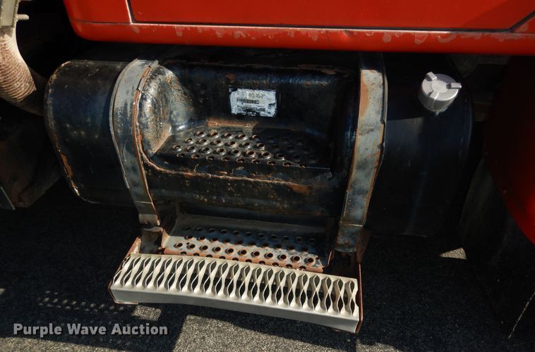 image for item DN1717 1993 International Navstar 4900  dump truck