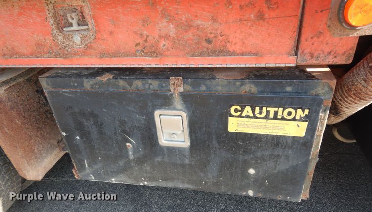 image for item DN1717 1993 International Navstar 4900  dump truck