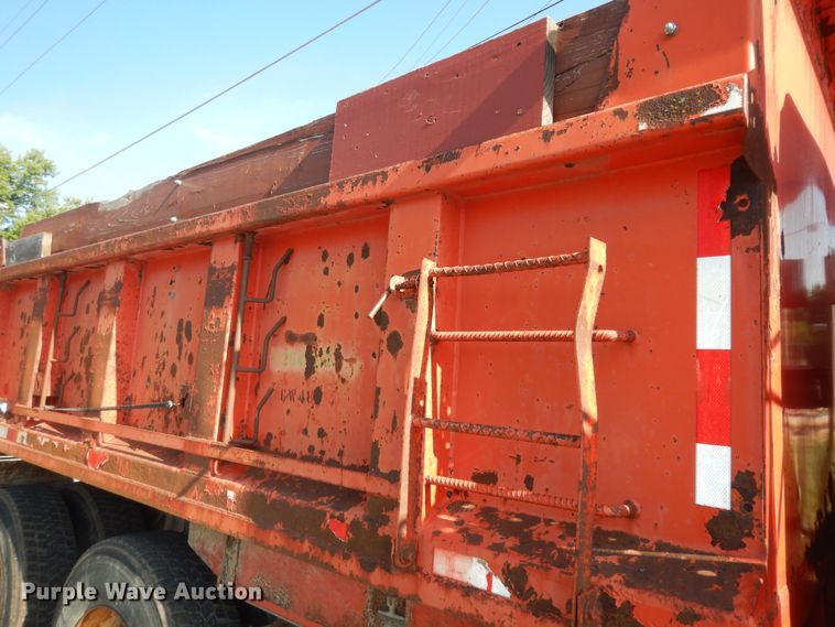 image for item DN1717 1993 International Navstar 4900  dump truck