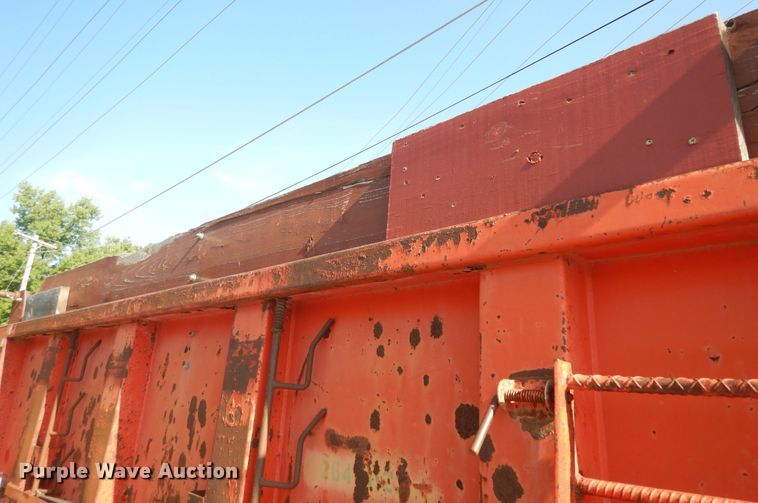 image for item DN1717 1993 International Navstar 4900  dump truck