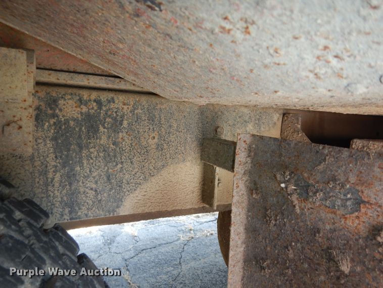 image for item DN1717 1993 International Navstar 4900  dump truck