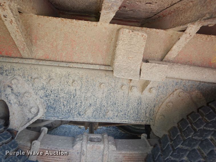 image for item DN1717 1993 International Navstar 4900  dump truck