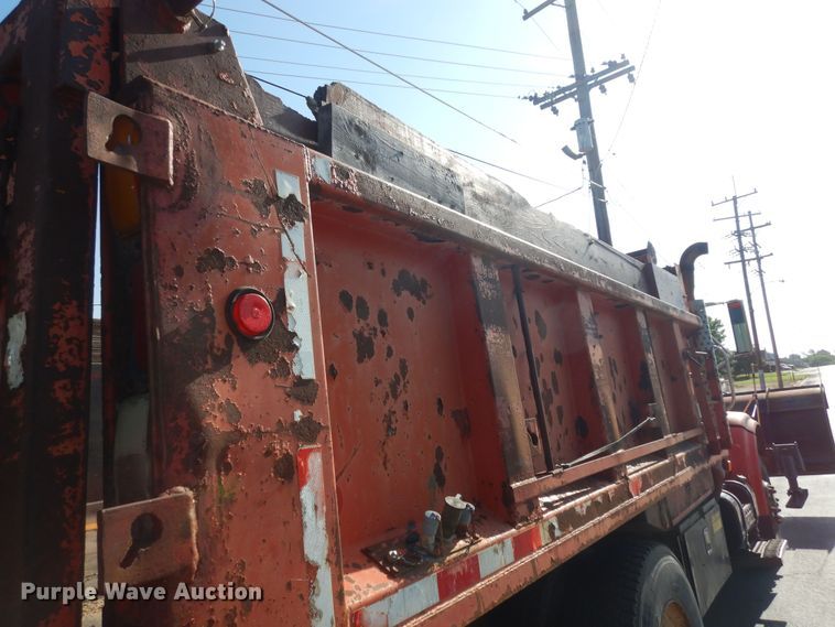 image for item DN1717 1993 International Navstar 4900  dump truck