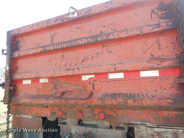 image for item DN1717 1993 International Navstar 4900  dump truck