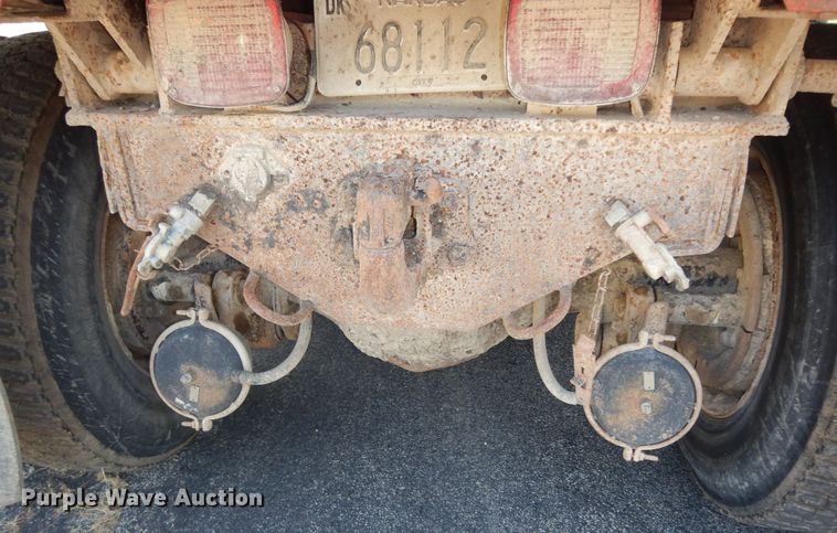 image for item DN1717 1993 International Navstar 4900  dump truck