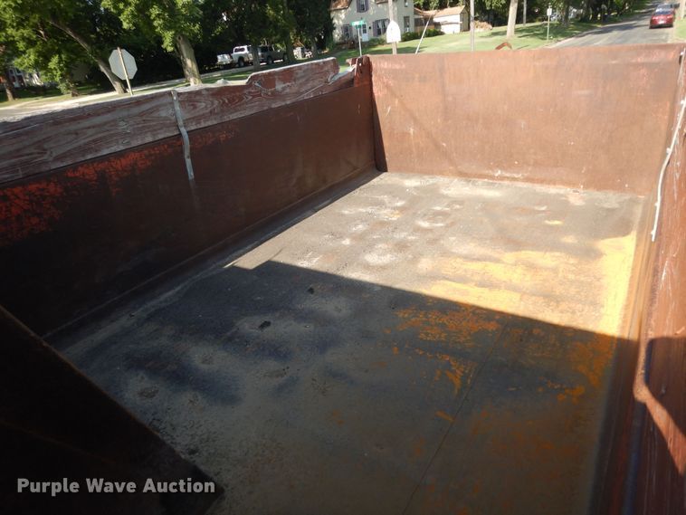 image for item DN1717 1993 International Navstar 4900  dump truck