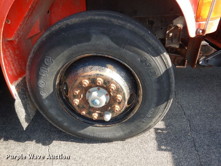 image for item DN1717 1993 International Navstar 4900  dump truck