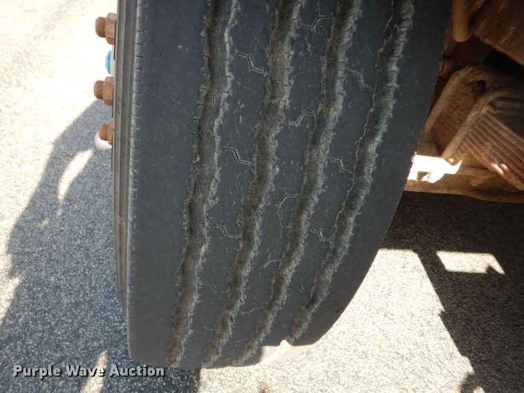 image for item DN1717 1993 International Navstar 4900  dump truck