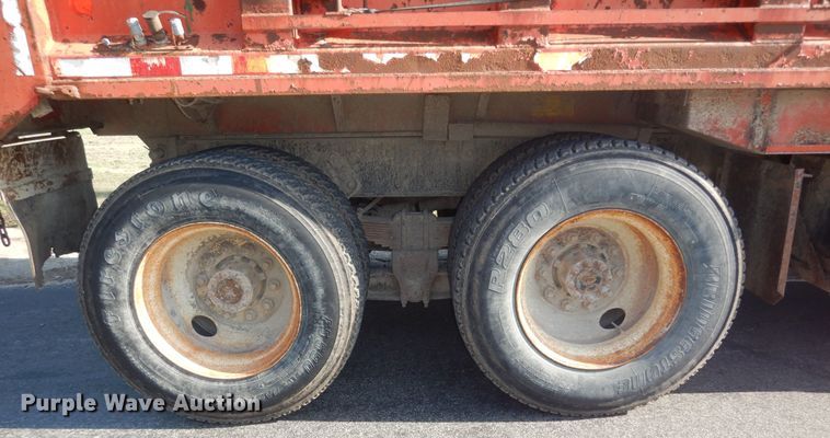 image for item DN1717 1993 International Navstar 4900  dump truck