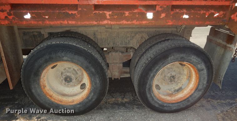 image for item DN1717 1993 International Navstar 4900  dump truck