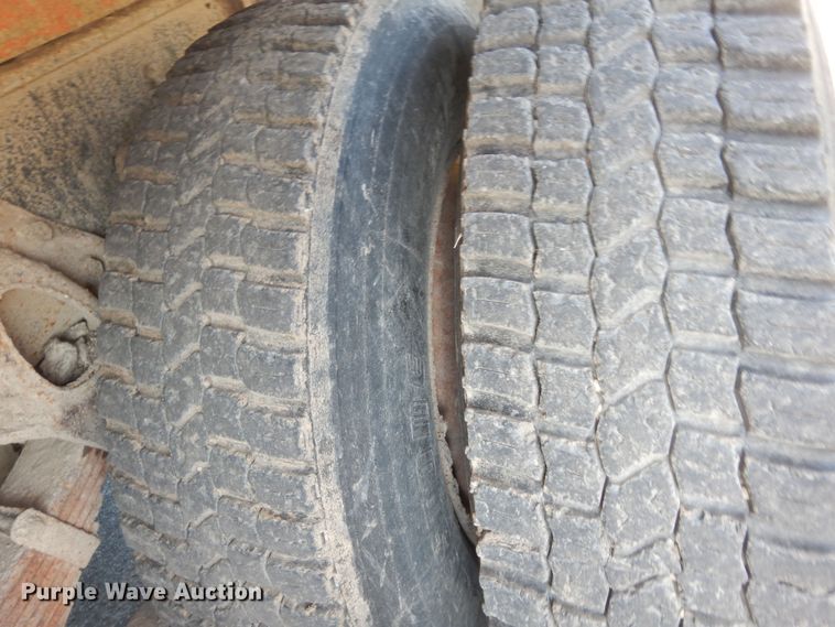 image for item DN1717 1993 International Navstar 4900  dump truck