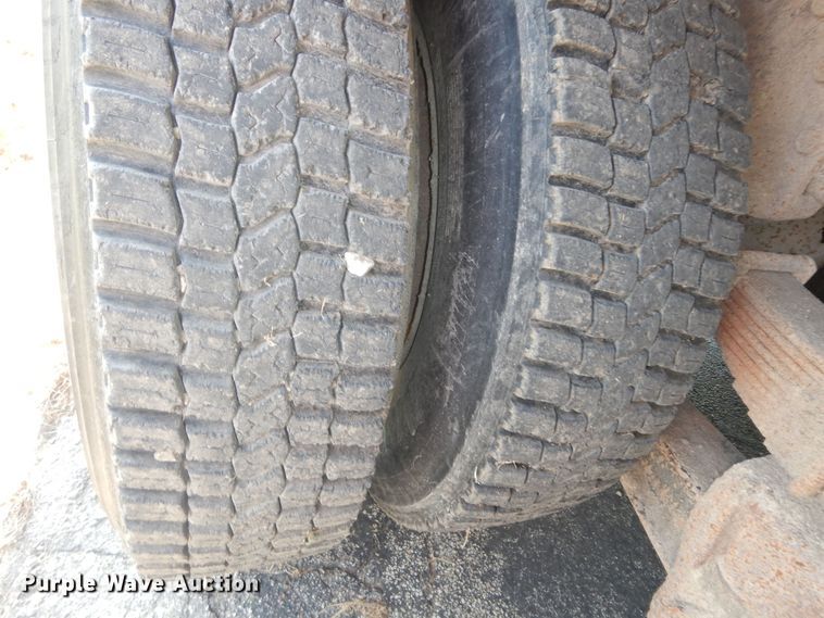 image for item DN1717 1993 International Navstar 4900  dump truck