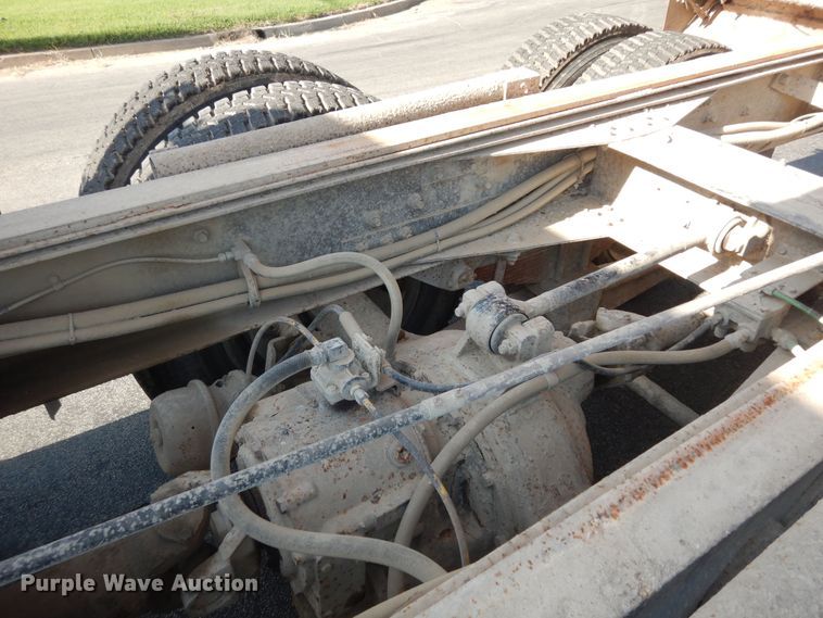 image for item DN1717 1993 International Navstar 4900  dump truck