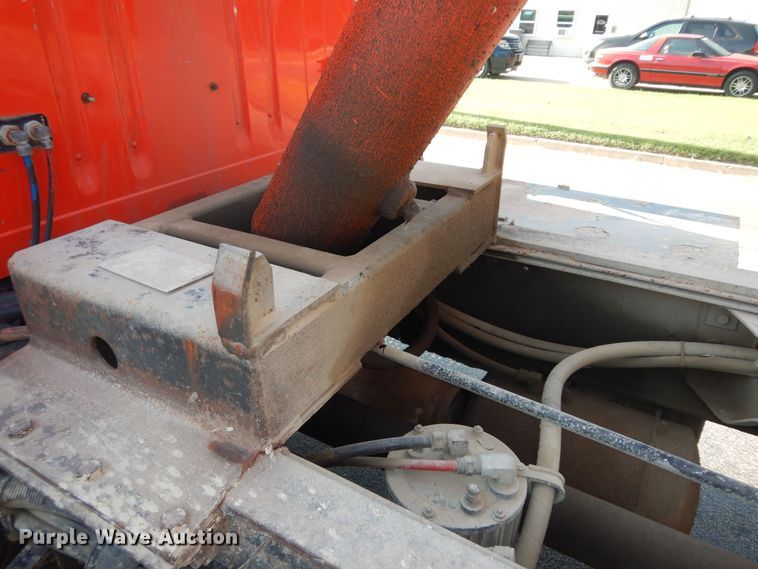 image for item DN1717 1993 International Navstar 4900  dump truck