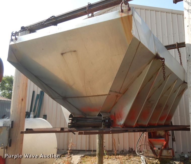 image for item DN1717 1993 International Navstar 4900  dump truck