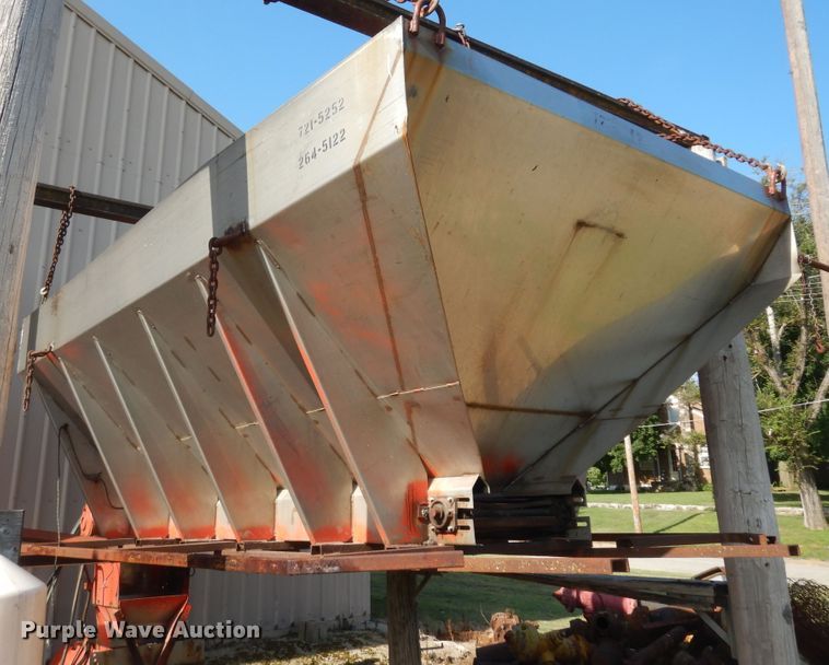 image for item DN1717 1993 International Navstar 4900  dump truck