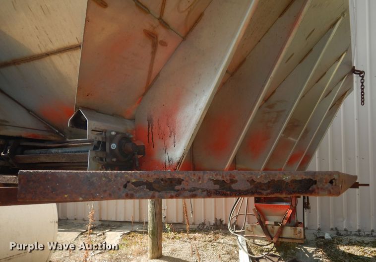 image for item DN1717 1993 International Navstar 4900  dump truck