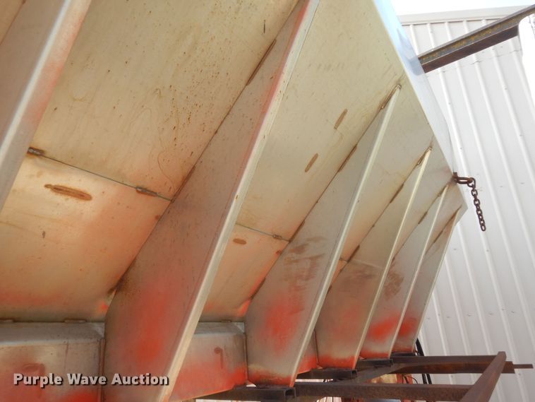 image for item DN1717 1993 International Navstar 4900  dump truck