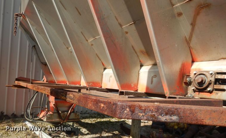 image for item DN1717 1993 International Navstar 4900  dump truck