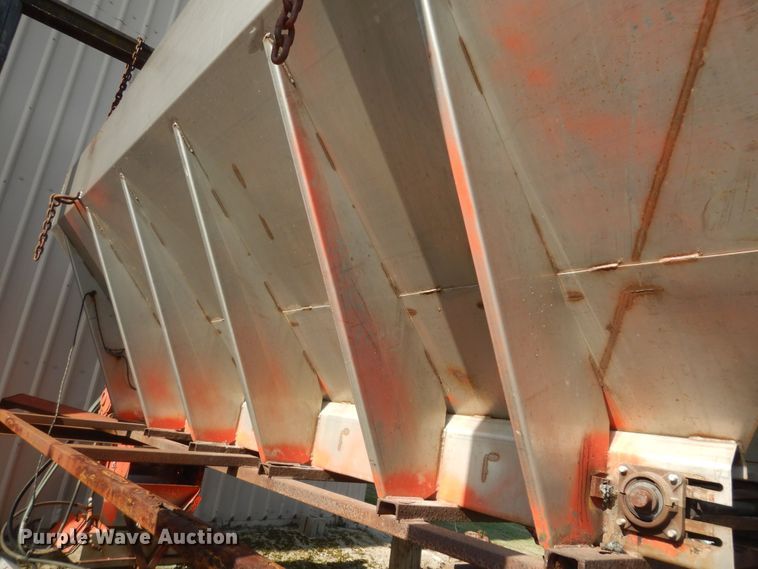 image for item DN1717 1993 International Navstar 4900  dump truck