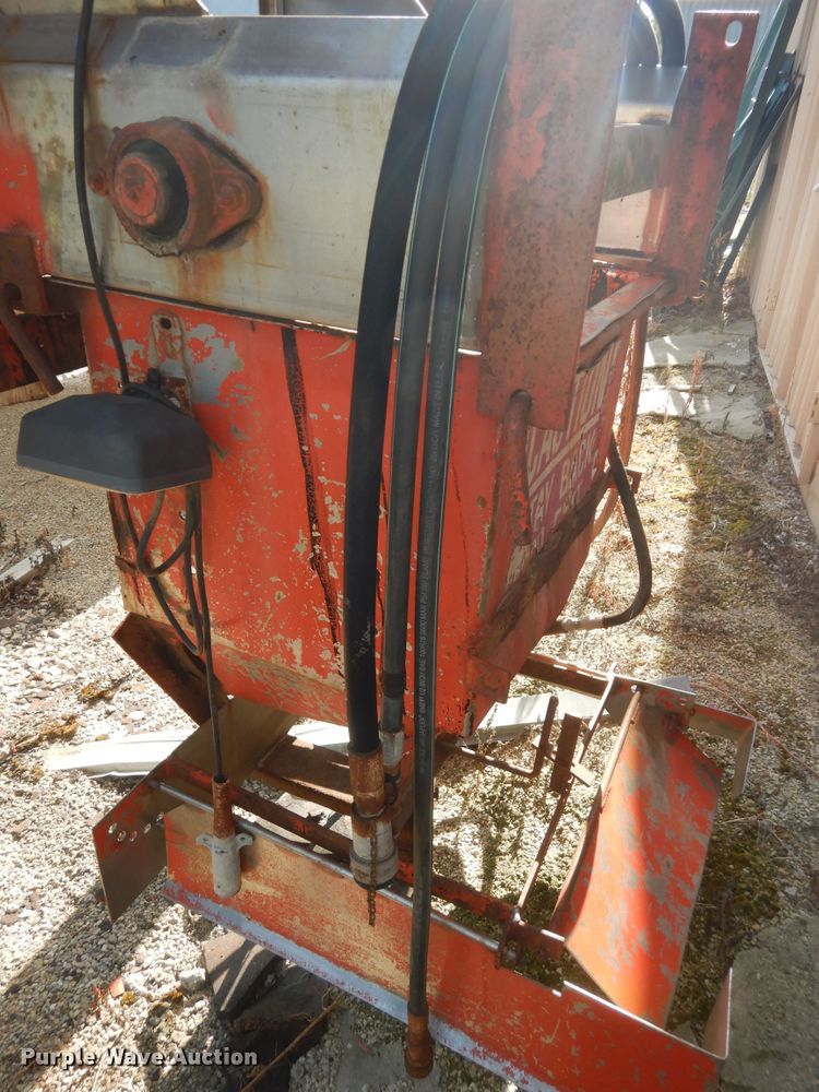 image for item DN1717 1993 International Navstar 4900  dump truck