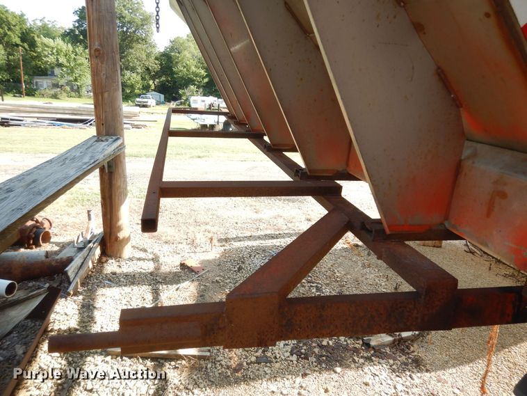 image for item DN1717 1993 International Navstar 4900  dump truck