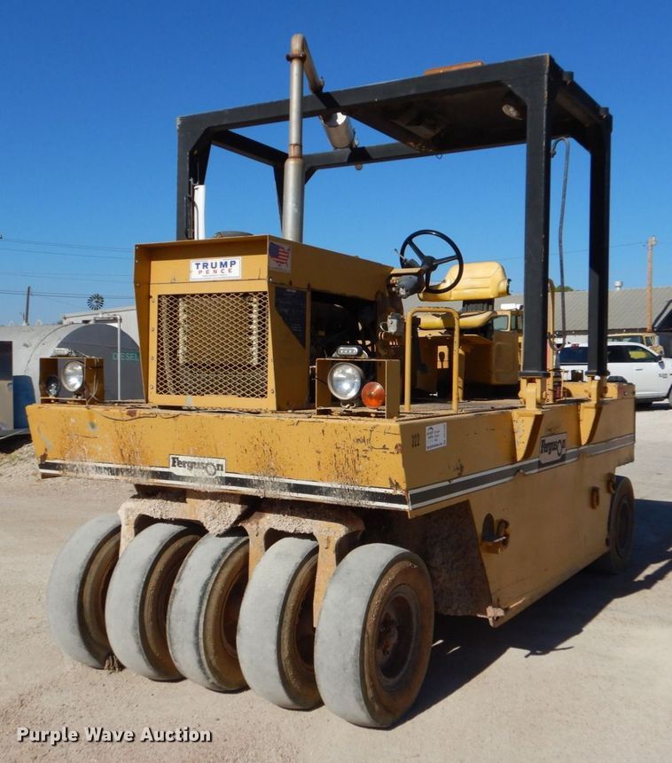 image for item DO1449 1992 Ferguson SP-1118  pneumatic roller