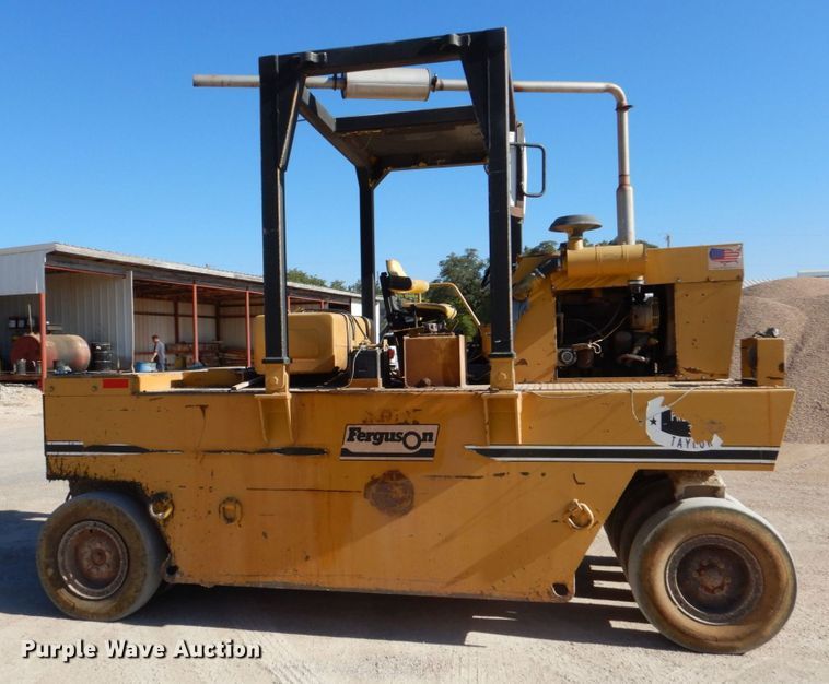 image for item DO1449 1992 Ferguson SP-1118  pneumatic roller