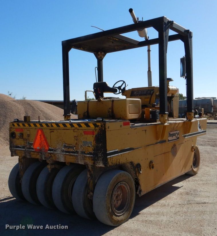 image for item DO1449 1992 Ferguson SP-1118  pneumatic roller