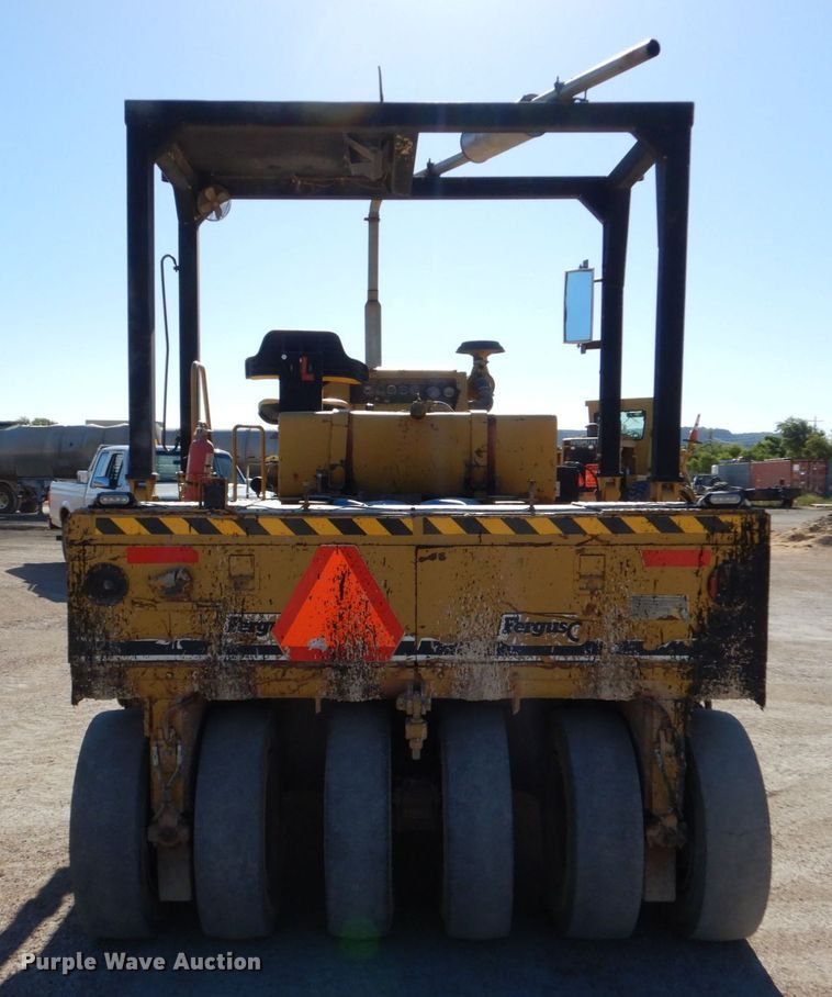 image for item DO1449 1992 Ferguson SP-1118  pneumatic roller