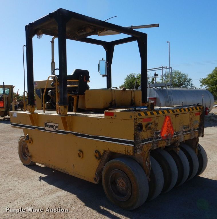 image for item DO1449 1992 Ferguson SP-1118  pneumatic roller