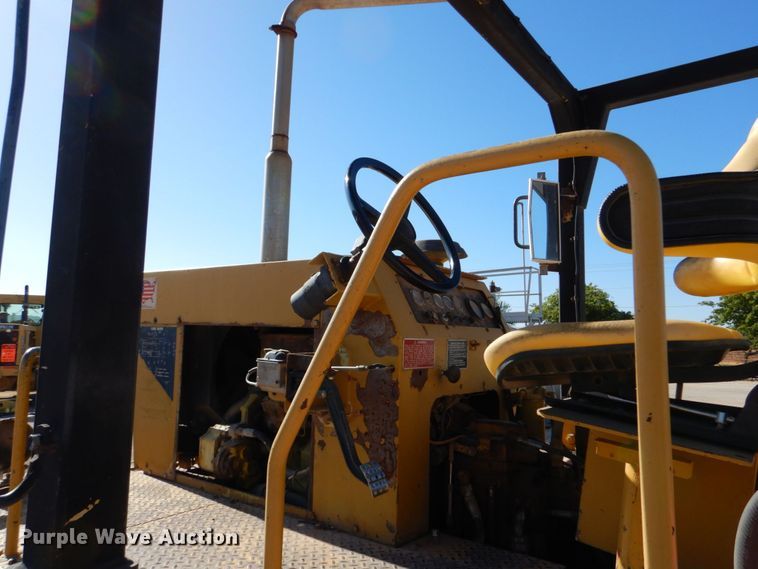 image for item DO1449 1992 Ferguson SP-1118  pneumatic roller