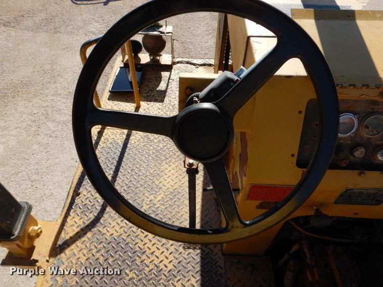 image for item DO1449 1992 Ferguson SP-1118  pneumatic roller