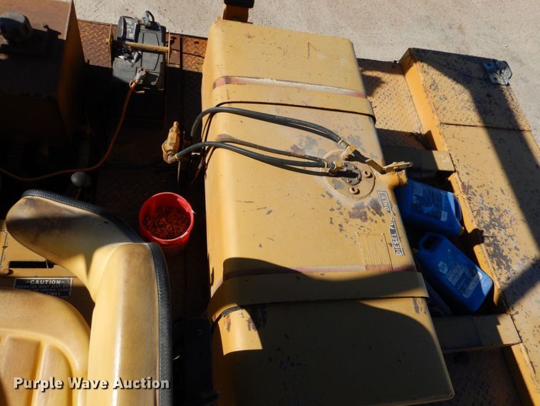 image for item DO1449 1992 Ferguson SP-1118  pneumatic roller