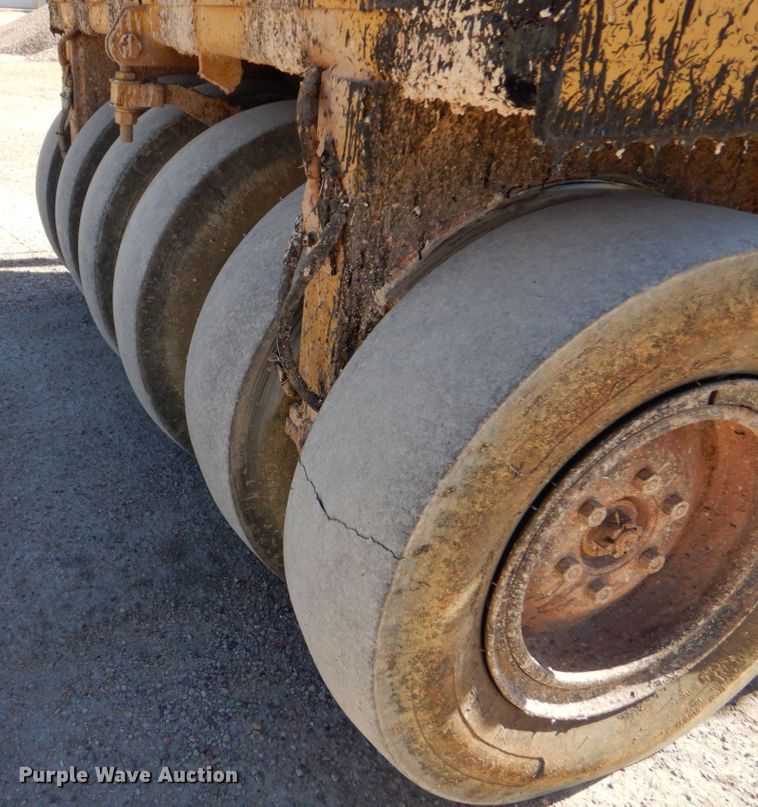 image for item DO1449 1992 Ferguson SP-1118  pneumatic roller