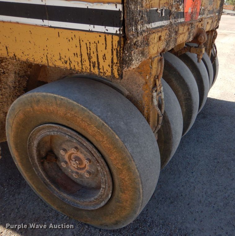 image for item DO1449 1992 Ferguson SP-1118  pneumatic roller