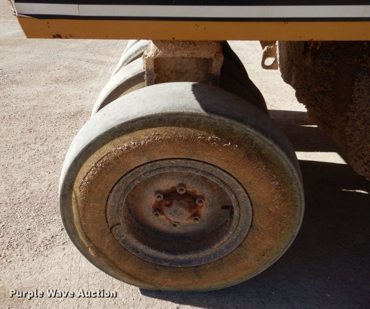 image for item DO1449 1992 Ferguson SP-1118  pneumatic roller