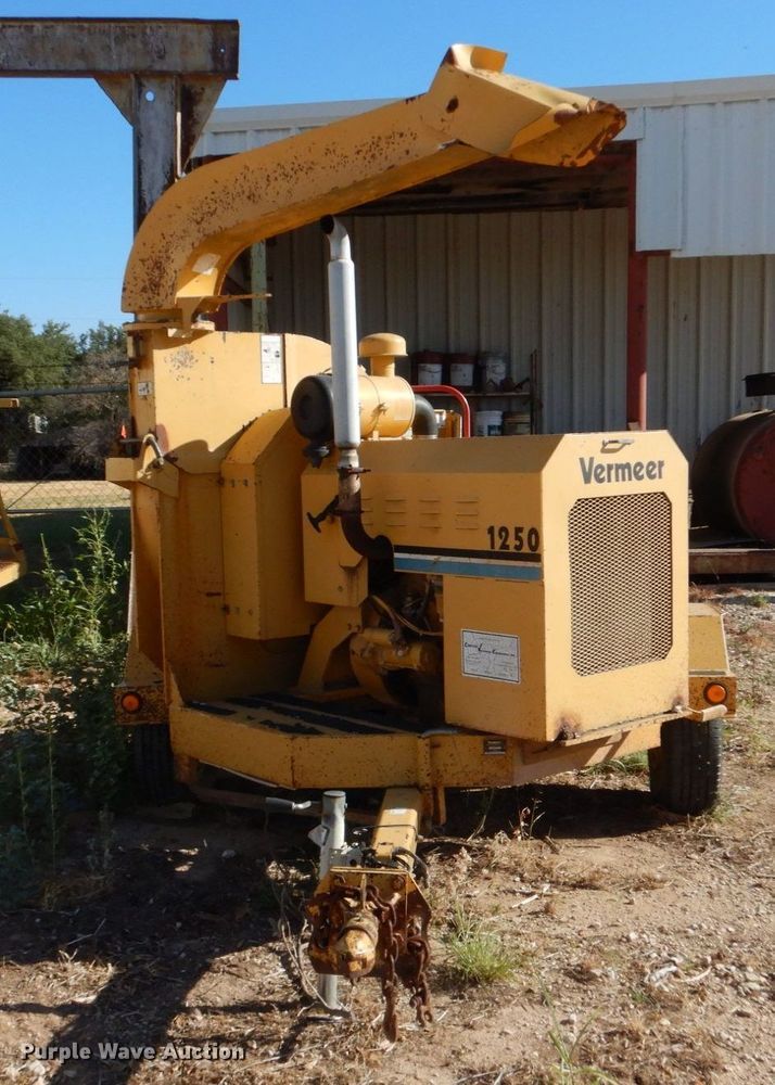 image for item DO1450 1996 Vermeer 1250BC  wood chipper