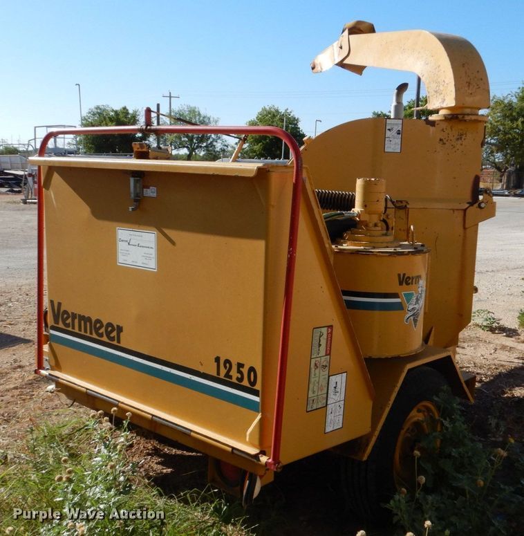 image for item DO1450 1996 Vermeer 1250BC  wood chipper
