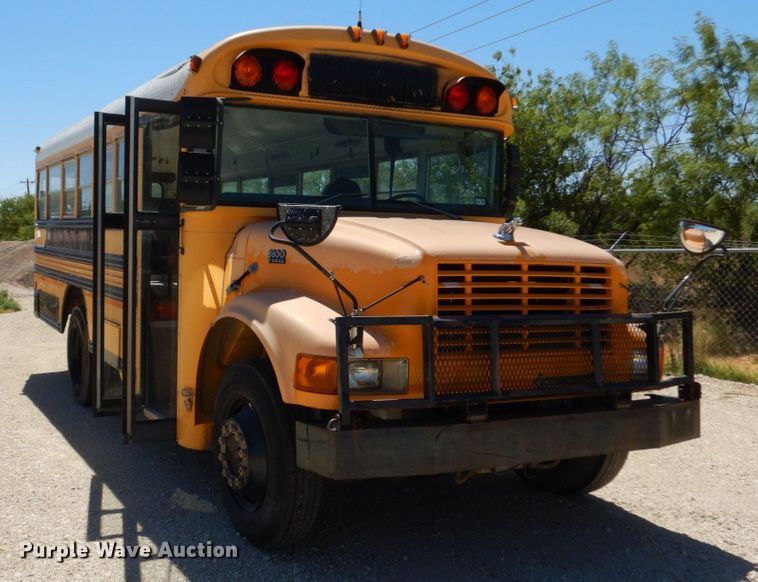 image for item DO1454 1999 International 3800  school bus