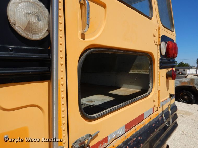 image for item DO1454 1999 International 3800  school bus