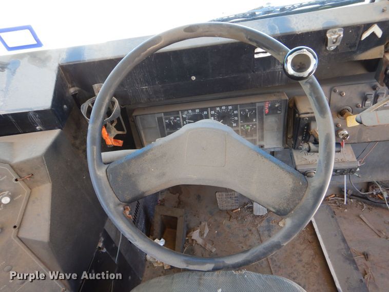 image for item DO1454 1999 International 3800  school bus