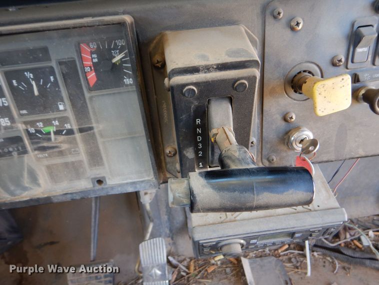 image for item DO1454 1999 International 3800  school bus